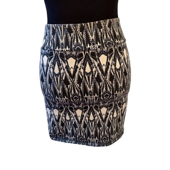 American Eagle Aztec Pattern Mini Skirt Small - Picture 2 of 4